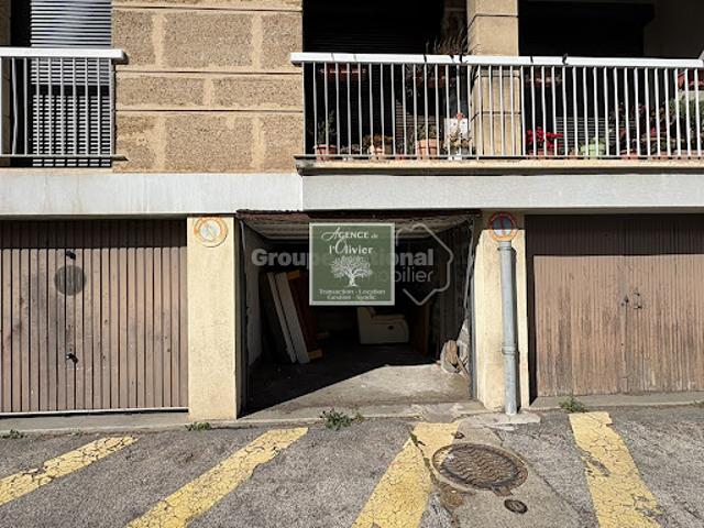 Garage vente à La Cavalerie, Arles