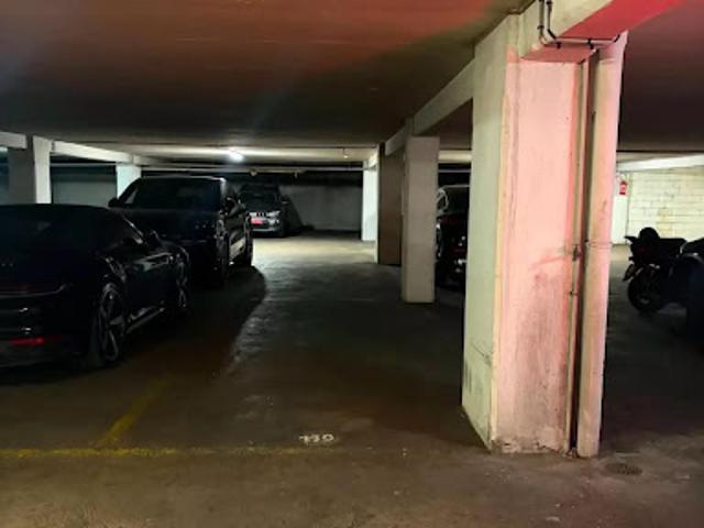 Garage vente à Paris 16e Arrondissement, Paris
