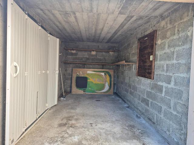 Garage vente à Saint-Étienne, Saint-etienne