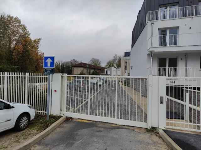 Garage vente à Torcy, Montévrain