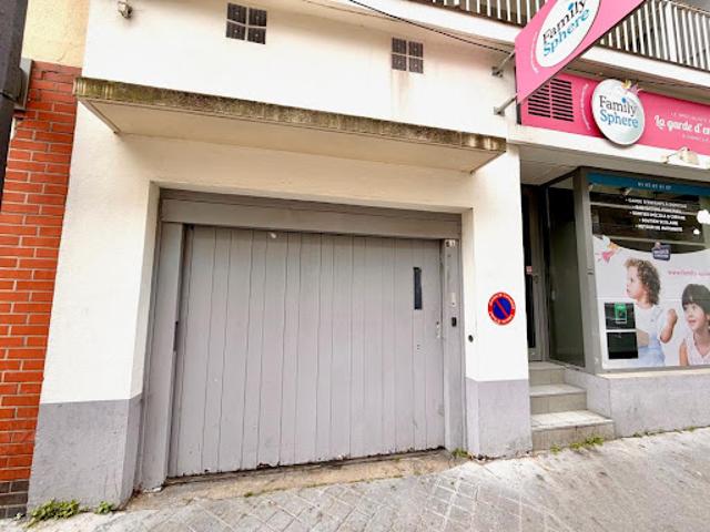 Garage vente à Paris, Île-de-France