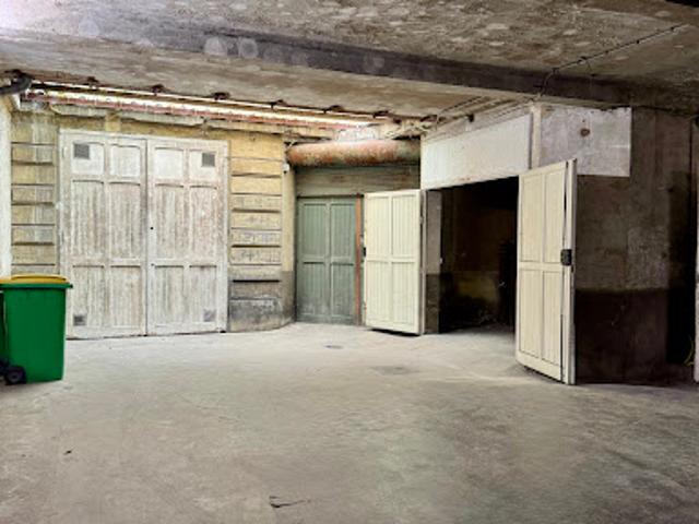 Garage vente à Paris, Île-de-France