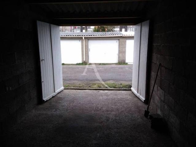 Garage vente à La Roche-sur-Yon, La Roche-sur-yon