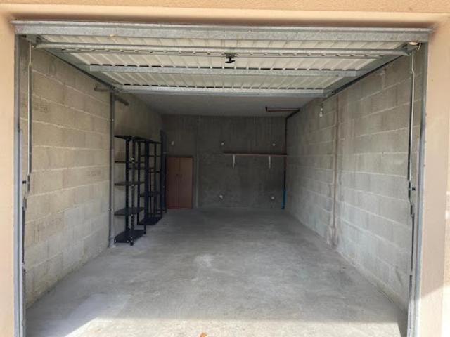Garage vente à Saint-paul-trois-châteaux, Lotissement les Cigalous