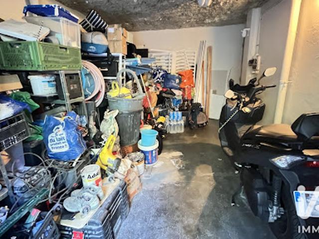 Garage vente à Clos d'Orville, Nîmes