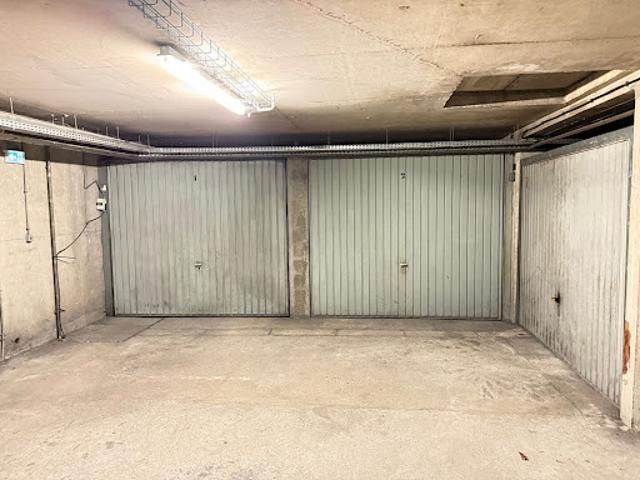 Garage vente à Paris, Île-de-France