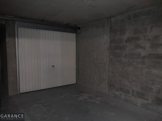 Garage vente à Paris, Île-de-France