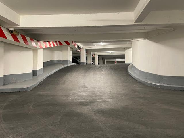 Garage vente à Paris, Île-de-France