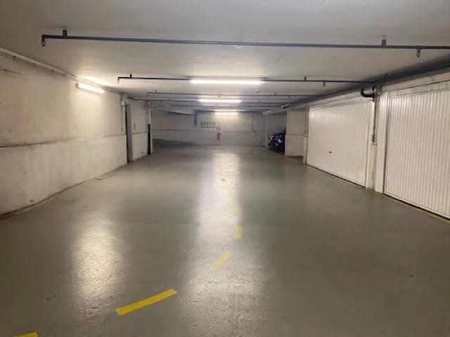 Garage vente à Paris, Île-de-France