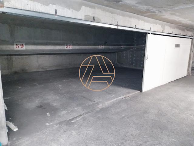 Garage vente à Paris, Île-de-France