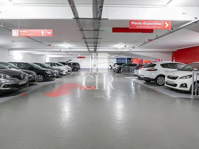 Garage vente à Paris, Quartier de l'Europe