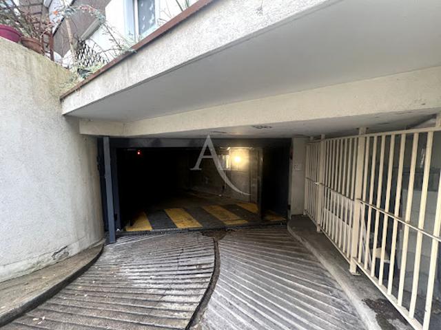 Garage vente à Paris 10e Arrondissement, Paris