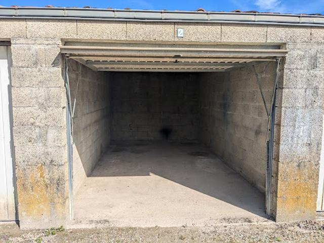 Garage vente à Saintes