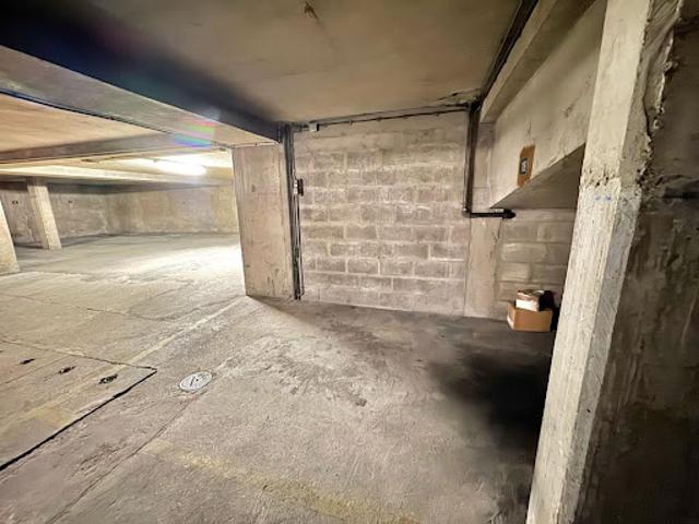 Garage vente à Paris, Île-de-France