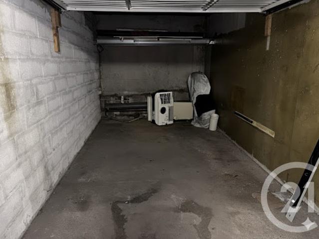 Garage vente à Évry, Petit-bourg