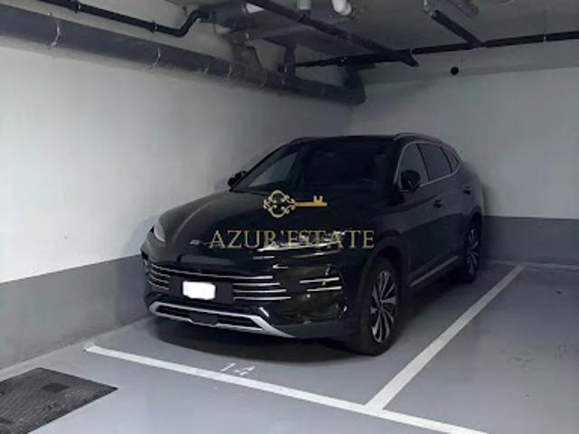 Garage vente à Nice, Èze