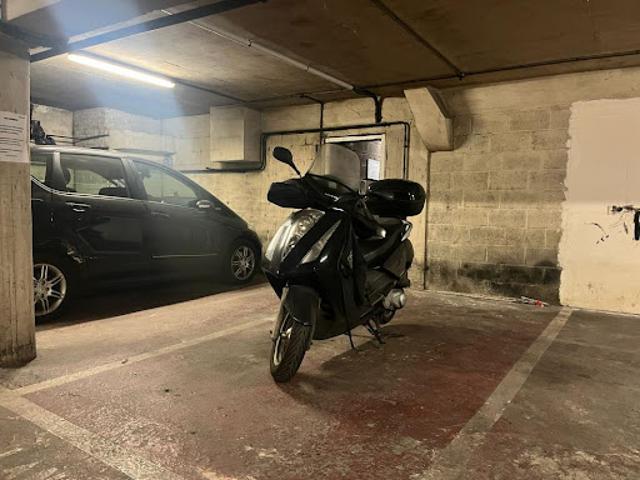 Garage vente à Paris, Île-de-France