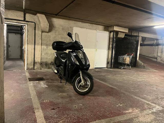 Garage vente à Paris, Île-de-France