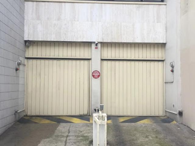 Garage vente à Paris, Île-de-France