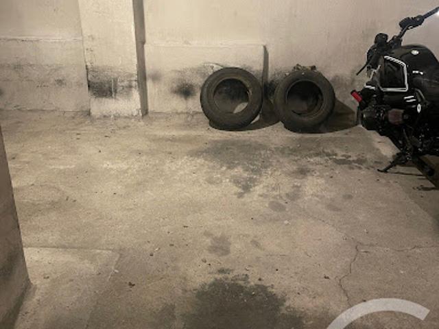 Garage vente à Paris, Île-de-France