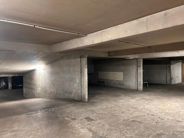 Garage vente à Paris, Île-de-France