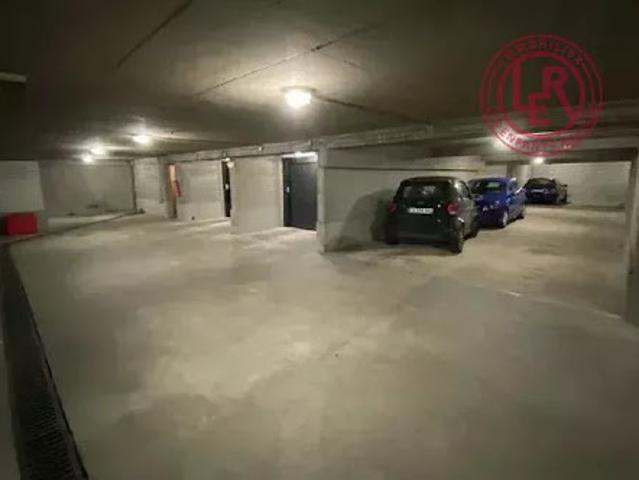 Garage vente à Paris 4e Arrondissement, Paris