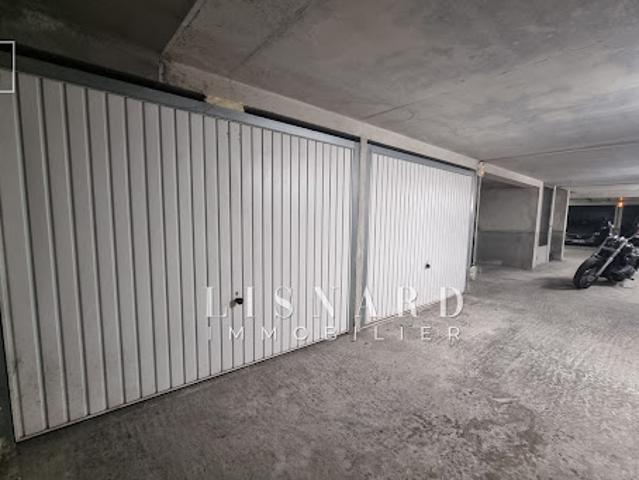 Garage vente à Vallauris, La Chèvre d'Or