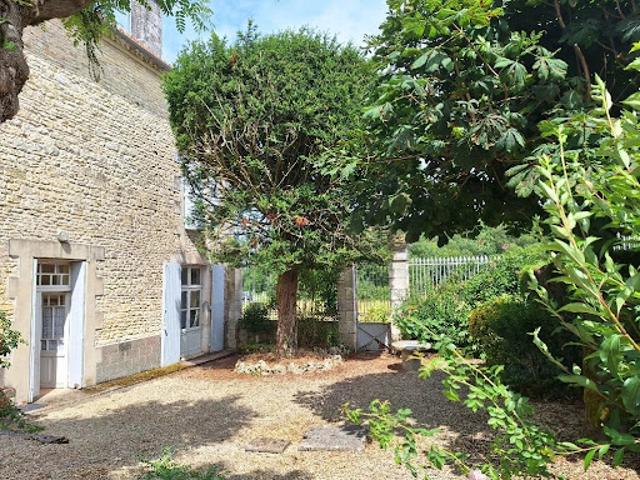 Maison vente à Confolens, Nouvelle-Aquitaine