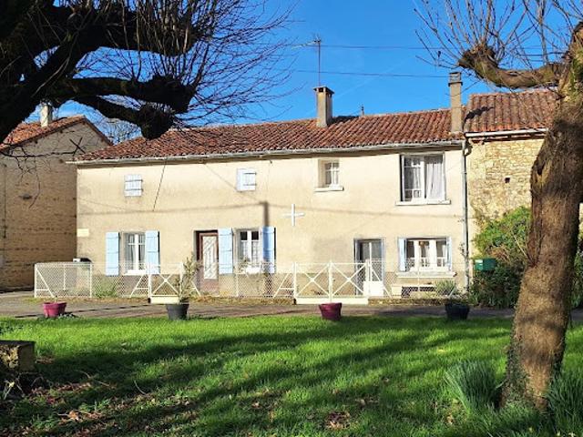 Maison vente à Confolens, Saint-claud