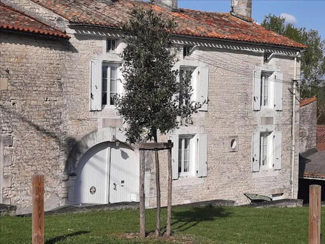 Maison vente à Confolens, Coulonges