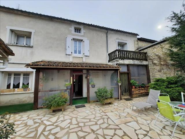Maison vente à Confolens, Coulonges