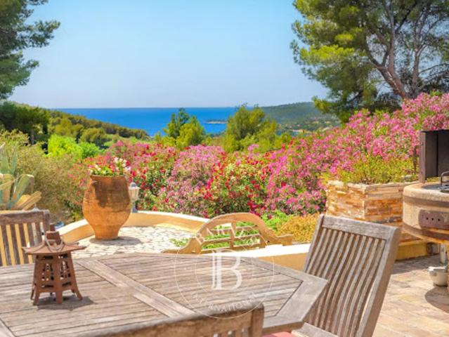 Maison vente à Marseille, Cassis
