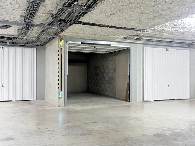 Garage vente à Saint-Raphaël, Var