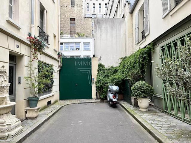Studio vente à Paris, Quartier Saint-Thomas-d'Aquin Studio vente à Paris, Quartier Saint-Thomas-d'Aquin