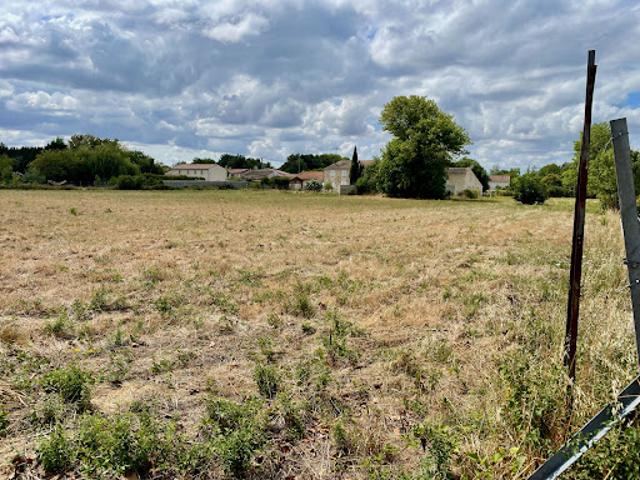 Terrain vente à Saint-Jean-d'Angély, Le Mung