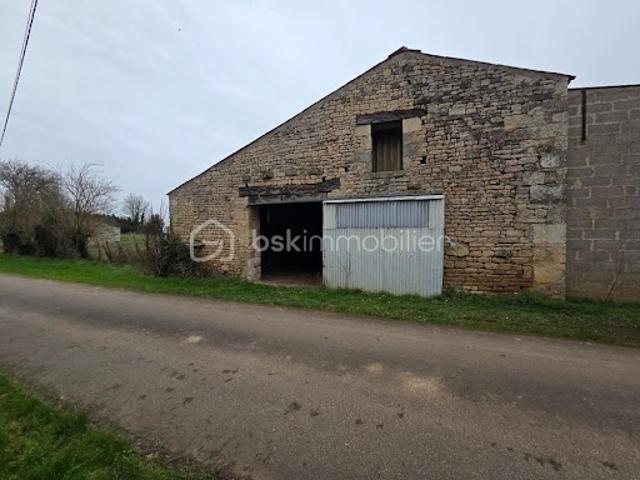 Terrain vente à Fontenay-le-Comte, Xanton-chassenon