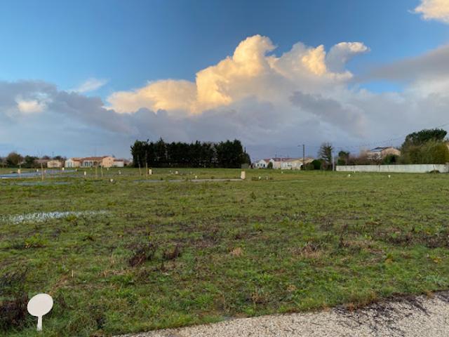 Terrain vente à Saintes, Corme-royal