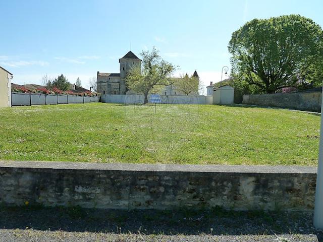 Terrain vente à Saint-Jean-d'Angély, Brizambourg