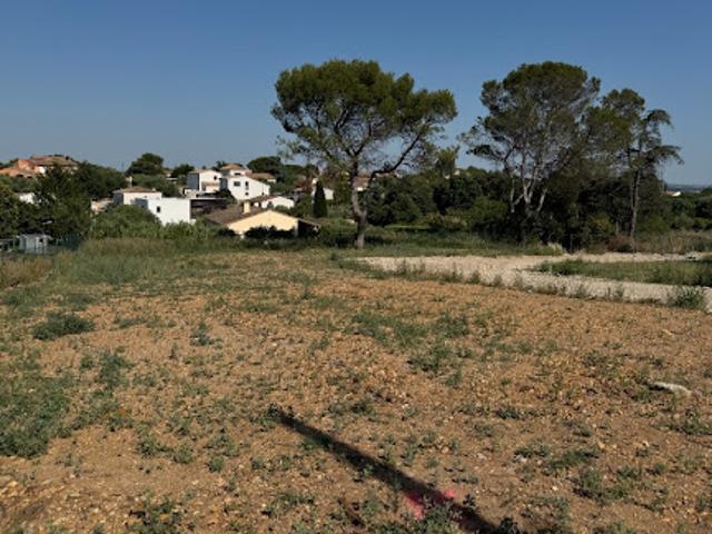Terrain vente à Nîmes, Mus
