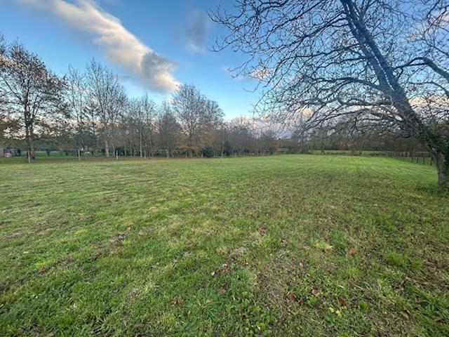 Terrain vente à Saint-Amand-Montrond, La Guerche-sur-l'aubois