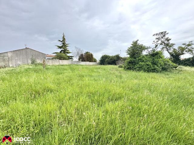 Terrain vente à Fontenay-le-Comte, Nalliers