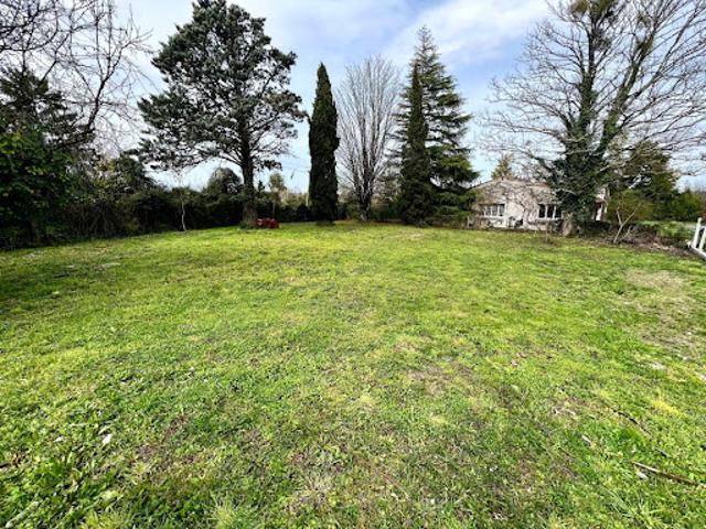 Terrain vente à Saintes