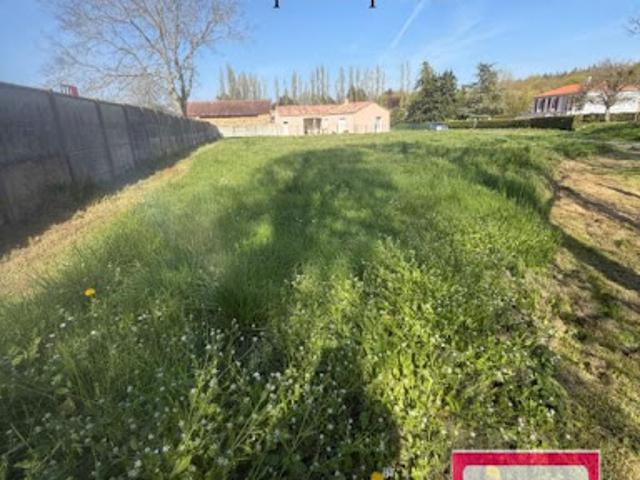 Terrain vente à Fontenay-le-Comte, Sainte-hermine
