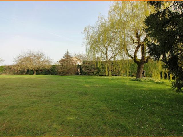 Terrain vente à Bourg-en-Bresse, Pizay