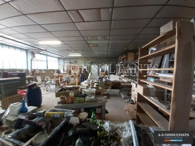Local Commercial vente à Vienne, Viriville