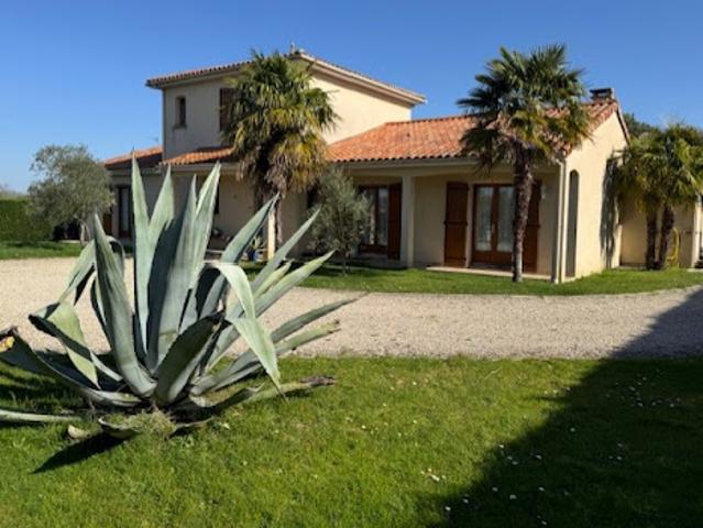 Villa vente à Montmorillon, Nouvelle-Aquitaine