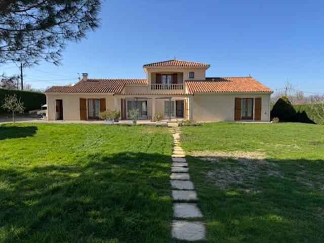 Villa vente à Montmorillon, Nouvelle-Aquitaine
