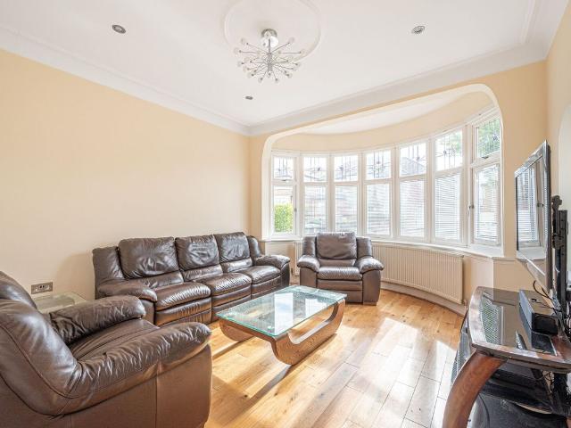House for rent in Woodside Park, Greater London