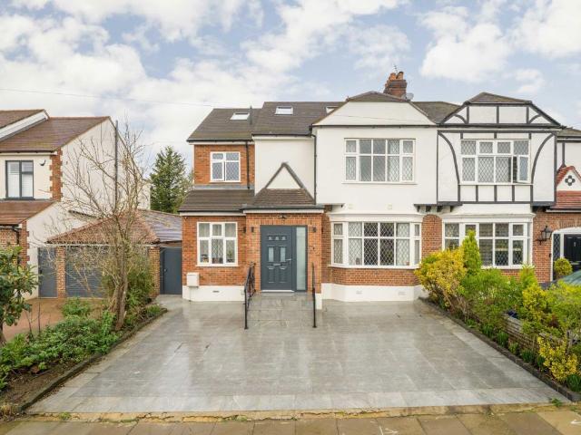 Studio for rent in Woodside Park, Greater London