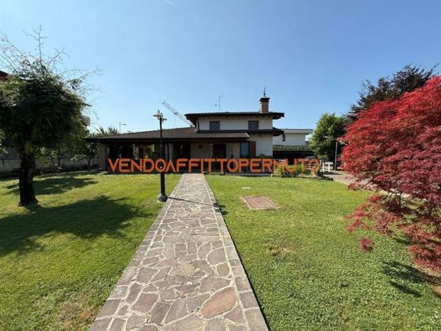 Villa Indipendente in vendita a Romano Di Lombardia, Lombardia